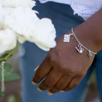 Mini Daisy Charm 8 Mini Daisy Charm - Image 6